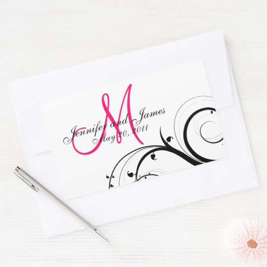 Elegante Swirl Monogram Bruiloft Wijn Labels (Envelop)