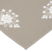 Elegante taupe bloemendessin  tafelkleed (Gekanteld)