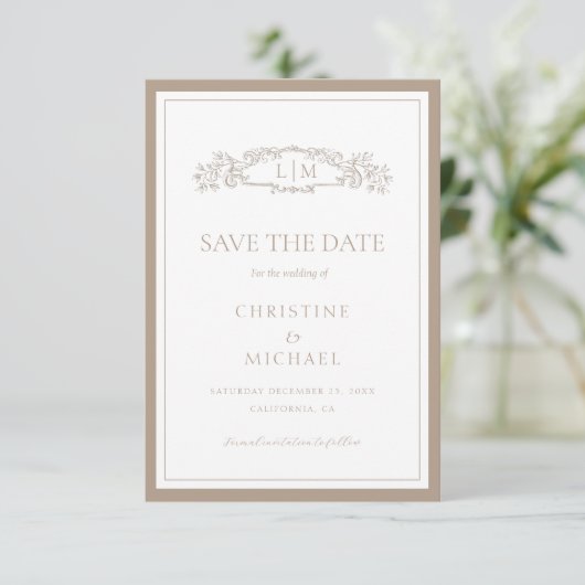 Elegante Taupe botanische kam monogram bruiloft Save The Date (Staand voorkant)