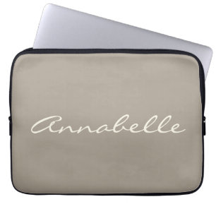 Elegante Taupe Bruine Handgeschreven Script Naam C Laptop Sleeve