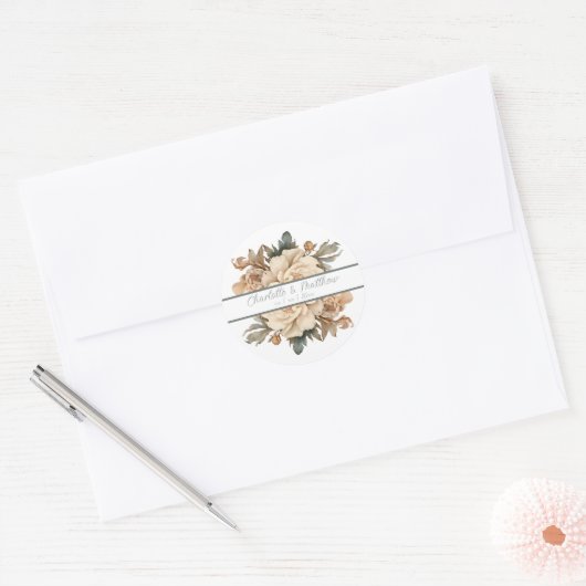 Elegante taupe met groene bloemenbruiloft ronde sticker (Envelop)