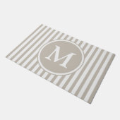 Elegante Taupe Strepen Monogram Deurmat (Schuin)
