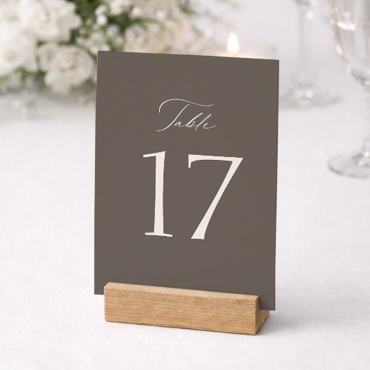 Elegante taupe tafelnummer voor het huwelijk
