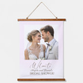 Elegante tender roze bruid en bruidegom Vrijgezell Hangend Wandkleed (Voorkant)