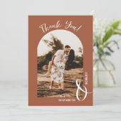 Elegante terracotta bruiloft foto bedankkaart (Staand voorkant)