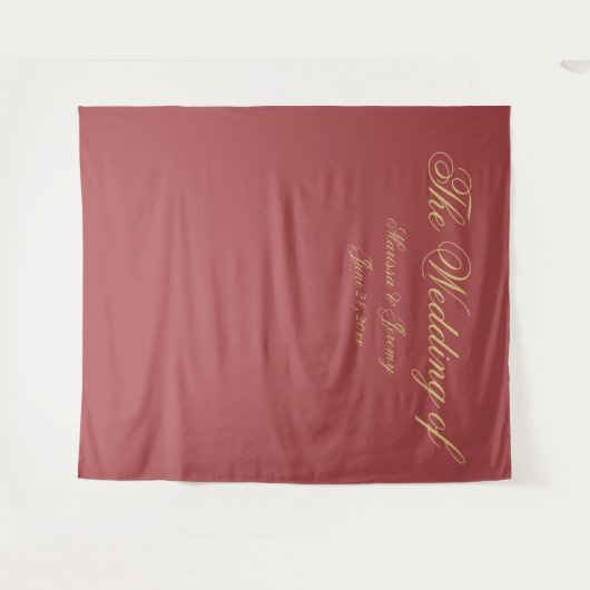 Elegante Terracotta Gold Script Monogram Huwelijk Wandkleed (Voorkant (horizontaal))