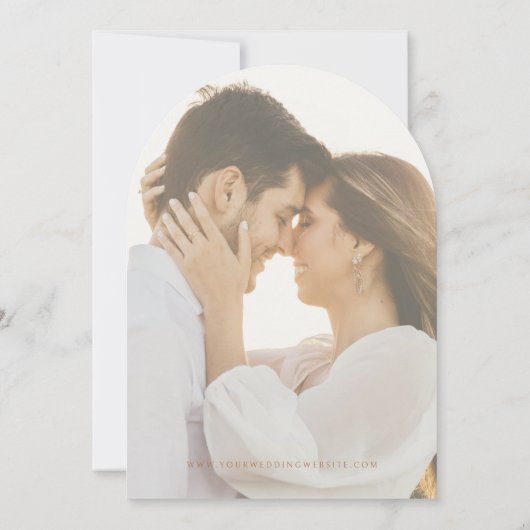 Elegante Terracotta Kalligrafie Boog Huwelijk Kaart (Achterkant)