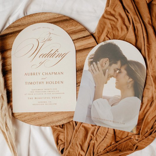 Elegante Terracotta Kalligrafie Boog Huwelijk Kaart