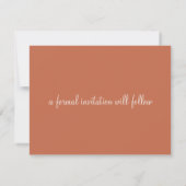 Elegante Terracotta Minimalistische Bewaar de Datu Save The Date (Achterkant)