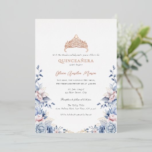 Elegante Tiara Roos Gouden Blauwe Rozen Quinceañer Folie Uitnodiging (Staand Voorkant)