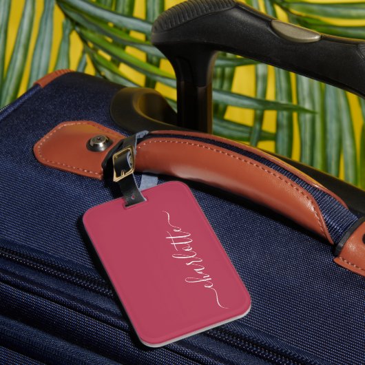 Elegante trendy magenta script naam gepersonalisee bagagelabel (Voorkant Insitu 1)