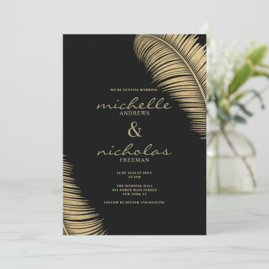 Elegante tropische zwart en gouden bladeren bruilo kaart (Staand voorkant)