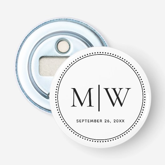 Elegante Trouwdatum Koppel Monogram Wit Button Flesopener (Voorkant)