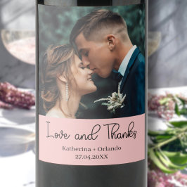 Elegante Trouwfoto met Roze Blos 'Liefde en Dank' Wijn Etiket