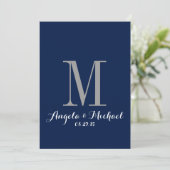 Elegante trouwkaart met navyblauw monogram kaart (Staand voorkant)