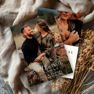 Elegante trouwkaart met twee foto's en handgeschre save the date