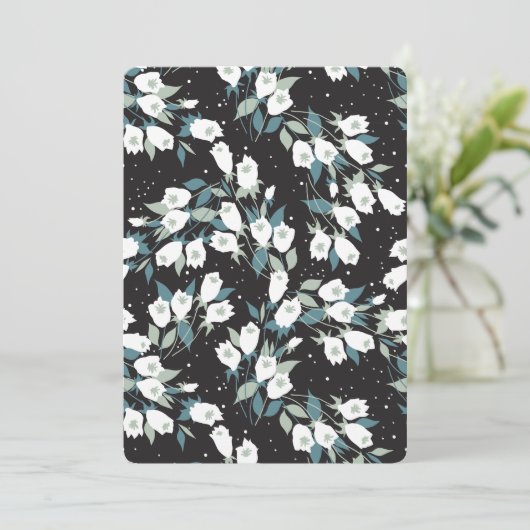 Elegante Tulp Bloem Patroon Zwarte Achtergrond Kaart (Staand voorkant)