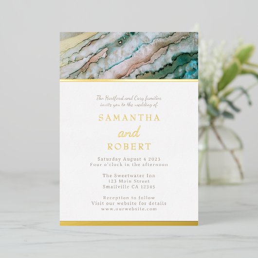 Elegante Turqoise en Gouden Driftwood Beach Bruilo Folie Uitnodiging (Staand Voorkant)