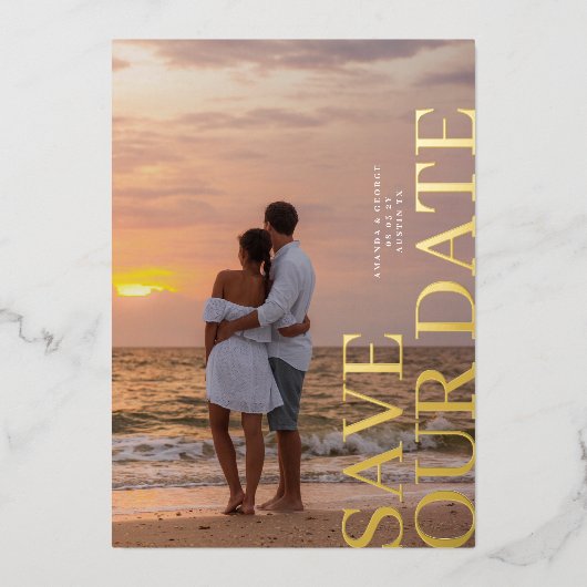 Elegante twee foto bruiloft GOUD Bewaar de datum Folie Uitnodiging (Voorkant)