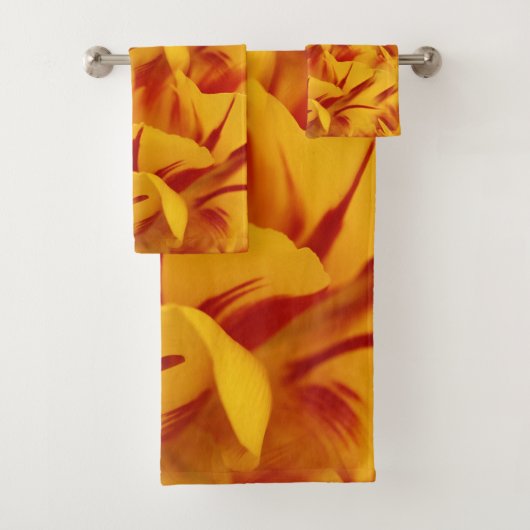 Elegante Twee-Toons Rood Goud Monsella Tulp Bad Handdoek (Insitu)