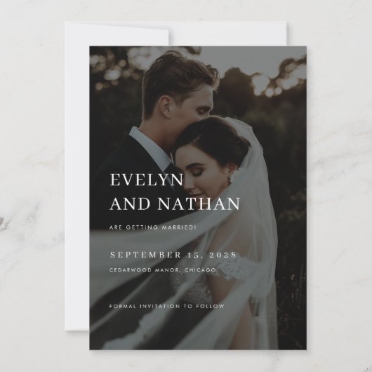 Elegante Typografie Bruiloft Bewaar de datum Foto Kaart (Achterkant)