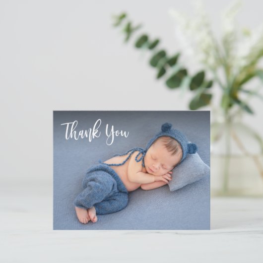 Elegante Typografie Pasgeboren Baby Foto Dank u Briefkaart (Staand voorkant)