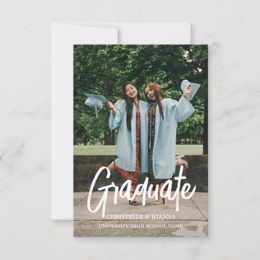 Elegante typografie tweeling afstudeerfeest kaart (Voorkant)