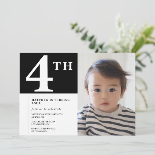 Elegante uitnodiging voor de 4e verjaardag Black B (Staand voorkant)