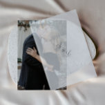 Elegante Vellum bruiloft uitnodiging overlay<br><div class="desc">Verhoog uw bruiloft uitnodigingen met deze elegante vellum overlay, perfect voor het toevoegen van een moderne en verfijnde touch aan uw bruiloft suite. Het doorschijnende vellum blad verbetert prachtig uw belangrijkste foto-uitnodiging met behoud van een minimalistische en chique esthetiek. Ontworpen om naadloos te koppelen met onze 'Simple Elegant Photo Wedding...</div>