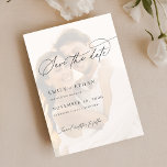 Elegante Vellum Overlay Foto Bruiloft Save the Dat Kaart<br><div class="desc">Kondig uw speciale dag aan met onze Elegante Vellum Overlay Photo Wedding Save The Date Invitation. Met een prachtige foto van het paar en elegante zwarte kalligrafie, is dit ontwerp perfect voor een eenvoudige, moderne en stijlvolle bruiloft. De dubbelzijdige lay-out is ideaal voor alle bruiloften en zorgt ervoor dat alle...</div>