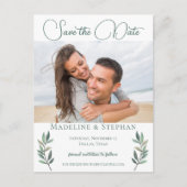 Elegante verlovingsfoto met groene eucalyptusblad uitnodiging briefkaart (Voorkant)