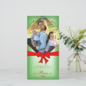 Elegante vervaagde groene rode lint liefde vrede v feestdagenkaart (Staand voorkant)