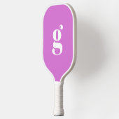 Elegante, vette, geborduurde initiaal orchidee paa pickleball paddle (Links)
