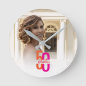 Elegante Vijftig & Fabulous 50ste Verjaardag Ronde Klok (Voorkant)