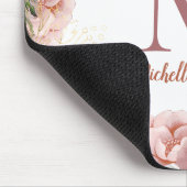 Elegante Vintage Roze Roze Bloem Wit Monogram Muismat (Hoek)