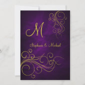 Elegante violette gouden monogram bruiloft uitnodi kaart (Voorkant)