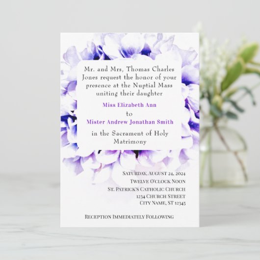 Elegante viooltjes Katholieke bruiloft uitnodiging (Staand voorkant)