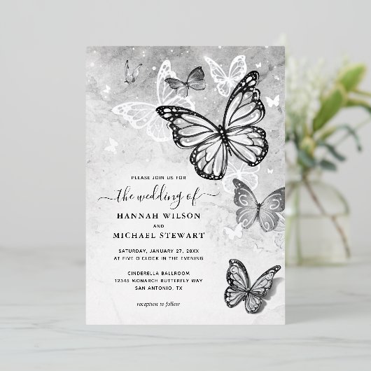 Elegante Vlinder Bruiloft Echt Zilver Folie Uitnodiging (Staand Voorkant)