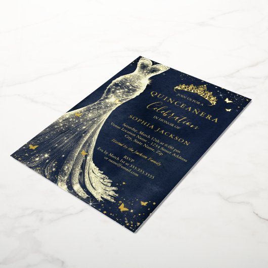 Elegante  vlinder Navy Gold Quinceanera Folie Uitnodiging (Gedraaid)