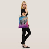 Elegante vlinderontwerp met geweldige zonsondergan tote bag (Op model)