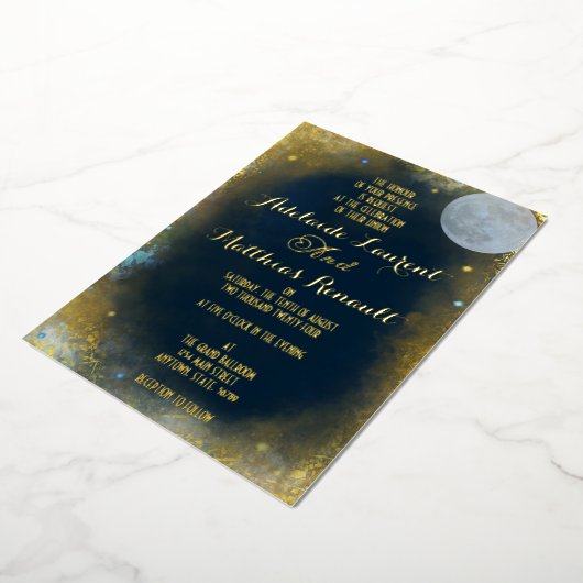 Elegante Volle Maan Hemelse Bruiloft: Blauw en Gou Folie Uitnodiging (Gedraaid)