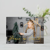 Elegante Vrede op Aarde Script Red Foto Folie Feestdagenkaart (Staand Voorkant)