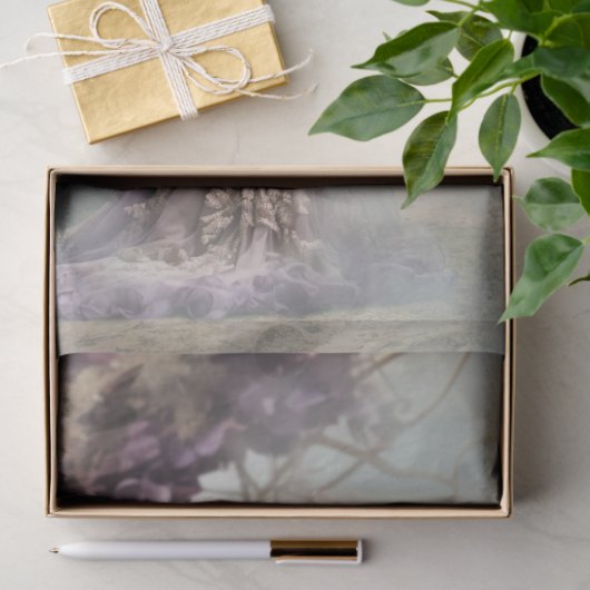 Elegante vrouw betoverde tuin Paarse parasol Tissuepapier (Geschenk)