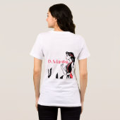 Elegante vrouw in rood en zwart Tri-Blend shirt (Achterkant volledig)