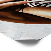 Elegante vrouw poseren in gestreepte top perfect poster (Hoek)