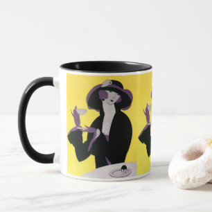 Elegante vrouw uit het verleden drinkt thee tijden mok