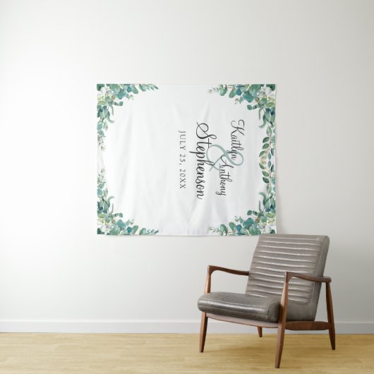 Elegante Watercolor Eucalyptus Bruiloft Foto Booth Wandkleed (In Situ (horizontaal))