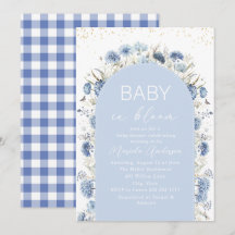 Elegante waterverf baby in bloeiende blauwe bloeme