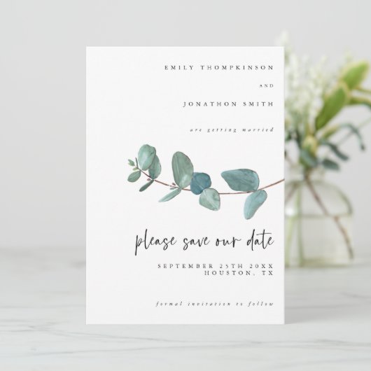 Elegante Waterverf Blauw Eucalyptus Script bruilof Save The Date (Staand voorkant)