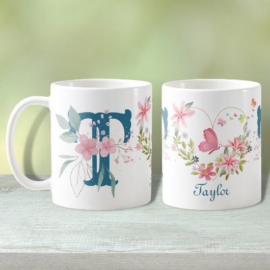 Elegante Waterverf Bloemen Vlinder Monogram T Koffiemok